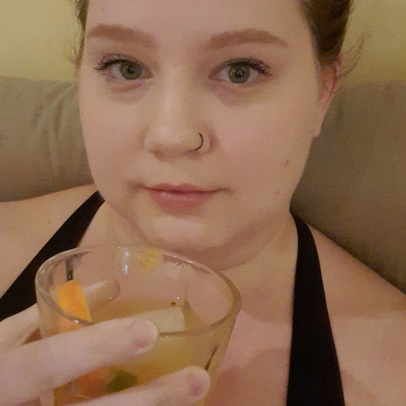 Meet your Posher, Sarah - Picture 2 of 3